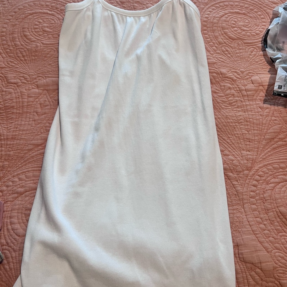 Elegant White Sleeveless Dress